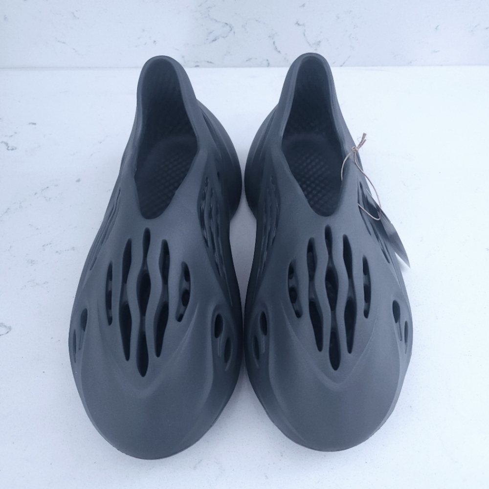 Yeezy Foam Runner Carbon Men's Size 11